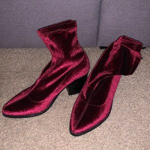 Like new! forever21 suede booties heel sock